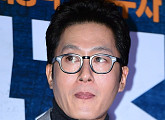 [BZ포토] 세월호 추모 노란 리본 뱃지 착용한 '공조' 김주혁