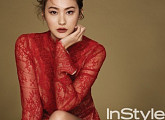 배우 유인영, 강렬한 레드 시스루 룩 '섹시함과 여성스러운 매력'