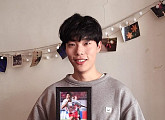 류준열, FIFA U-20 수원 홍보대사 인증…성덕의 환한 미소