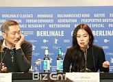 [BZ포토] 김민희, 지그시 바라보는 홍상수…여기는 베를린