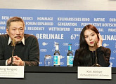 김민희, 베를린 女주연상…“홍상수 감독님, 존경하고 사랑합니다”