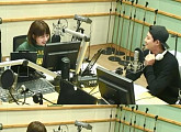 조윤희, 이동건 라디오 출연에 미소 활짝 “처음엔 웃으려 해도 안 됐는데”