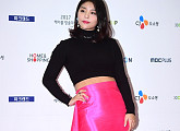 [BZ포토] 에일리, 레드카펫보다 강렬한 핫핑크 스커트