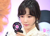 [BZ포토] 태연, '거울아 세상에서 누가 제일 예쁘니?'