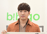 [BZ포토] 에릭, 얼굴만큼 반듯한 친필 사인