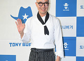 [BZ포토] 홍석천, 쉐프복이 잘 어울리죠?