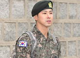 [BZ포토] '제대' 유노윤호, "앞으로의 동방신기 잘 부탁드립니다"