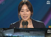[백상예술대상] 서현진 女최우수연기상 “어제가 ‘또 오해영’ 방송 1년 되는 날”