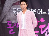 [BZ포토] 고세원, 전신 스트라이프 수트