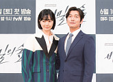 '비밀의 숲' 조승우 배두나 "20여년 만에 함께 한 첫 작품, 더할 나위 없이 좋다"