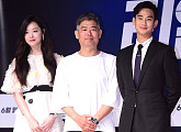 [BZ포토] 설리-성동일-김수현, 블랙 앤 화이트 룩으로 통일