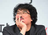 [BZ포토] '옥자' 기자회견, 웃음 참는 봉준호 감독