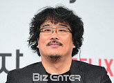 [BZ포토] '옥자' 봉준호 감독, 여유로운 미소~