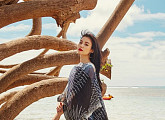 한효주, 여름 여신 자태…우아한 해변 패션
