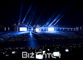 [BZ포토] 비와 더위 무찌르고 상암벌 가득 채운 SMTOWN
