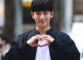 [BZ포토] 지창욱, 심쿵 손하트