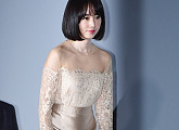 [BZ포토] 이정현, 화려한 누드톤 드레스 '시상식처럼~'