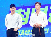 [BZ포토] 강하늘-박서준, 미담제조기와 바른청년