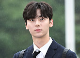 [BZ포토] 워너원 황민현, 사진 뚫고 나오는 잘생김
