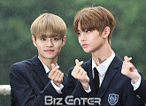 [BZ포토] 워너원 이대휘-배진영, '매력 대결 중~'
