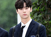 [BZ포토] 워너원 황민현, 빠져드는 눈빛