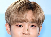 [BZ포토] 워너원 이대휘, '고척돔 파리도 반했나봐'