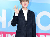 [BZ포토] 워너원 박우진, '기분 좋은 데뷔날'