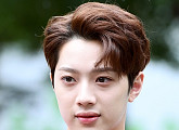[BZ포토] 워너원 라이관린, 자기주장 펼치는 이목구비