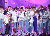 [BZ포토] 워너원, 데뷔 첫 1위 '감격의 순간'