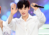 [BZ포토] 워너원 황민현, '오늘도 열일하는 미모'