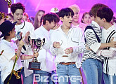 [BZ포토] 워너원 첫 1위, 현실 놀람주의