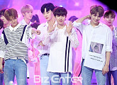 [BZ포토] 워너원, '팬 서비스도 각양각색'