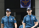 [BZ포토] 최시원-최강창민, 의경 전역 '팬들 곁으로'