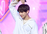 [BZ포토] 워너원 강다니엘, 청초하게 하트