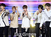 [BZ포토] 워너원, '흥이 난다 흥이나~'
