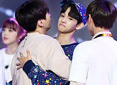 [BZ포토] 윤지성-사무엘, '토닥토닥 우쭈쭈'