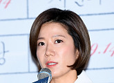 [BZ포토] 전혜진, '시인의 아내'로 변신