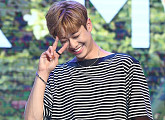 [BZ포토] MXM 김동현, '귀엽게 뿌잉~'