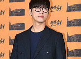 [BZ포토] 남궁민, '뿔테안경에 빠진 듯'