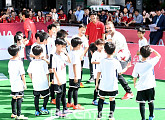 [BZ포토] 데이비드 베컴, 꿈나무들과 즐거운 축구교실