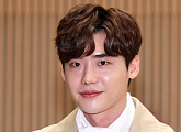 [BZ포토] 이종석, 귀여운 양손 인사