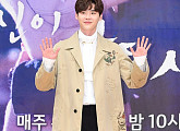 [BZ포토] 이종석, '어색하지만 귀여워'