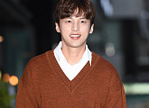 [BZ포토] 윤선우, '가을을 입었네~'