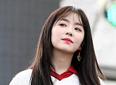 [BZ포토] 레드벨벳 아이린, '눈길 힐끗'