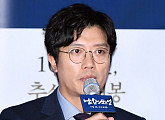 [BZ포토] 박희순, '의상 무거워 투구만이라도 벗겨달라고 해'