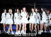 [BZ포토] 우주소녀, '센터로 모이자~'