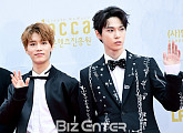 [BZ포토] NCT127 태일-도영, '멋짐이 폴폴~'
