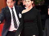 [BZ포토] 유인영, '걸을 때마다 아찔'
