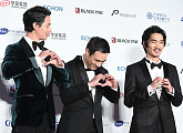 [BZ포토] 조인성-배성우-엄태구, '하트는 소년처럼 수줍게'