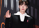 [BZ포토] 안재현, '핑크리본 달고 왔어요'